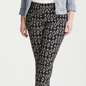 NWT Torrid Ikat Printed Cropped Pixie Pants